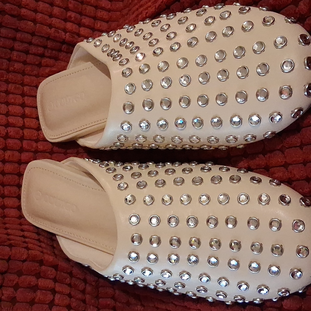 Very Cute Studded Cream Slip-On Shoes Size 7